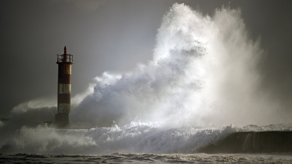 Leuchtturm im Unwetter