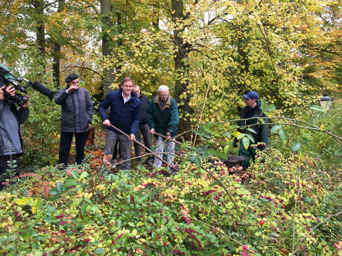 Pflanzaktion im Schlosspark Glienicke